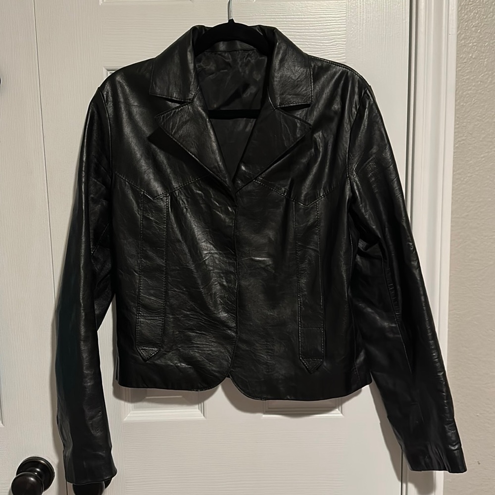 EUC Black leather jacket. Only tag says VeraPelle made in Italy.